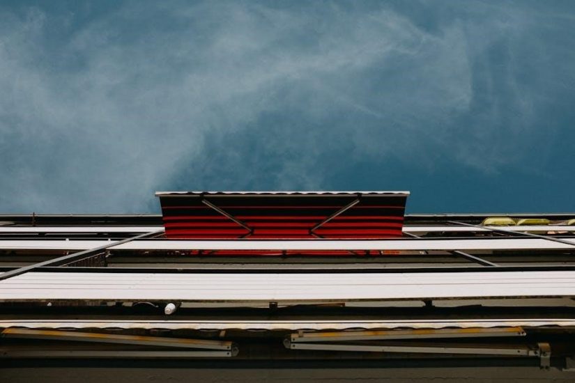 manual retractable awning problems